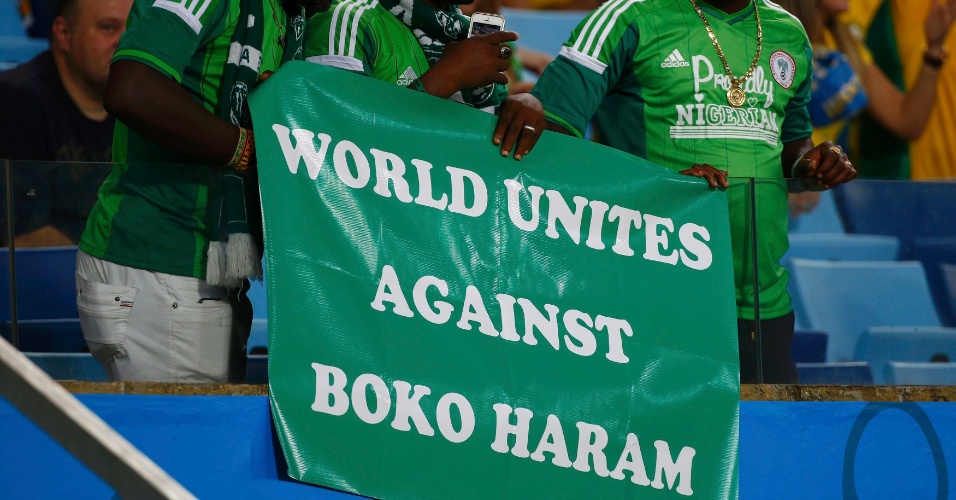 Torcedores da Nigéria protestam contra grupo extremista Boko Haram