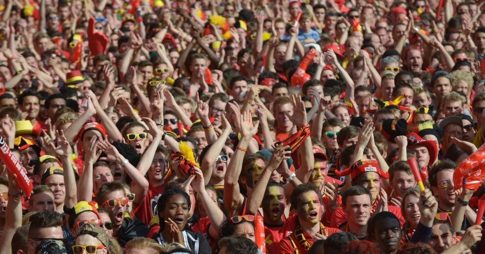 22.junho.2014 - Belgas lotam estádio King Baudouin, em Bruxelas, para torcerem pela seleção nacional no duelo contra a Rússia