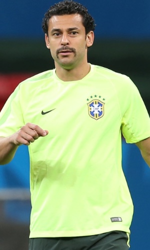 De visual novo, Fred participa do último treino do Brasil antes de jogo contra Camarões