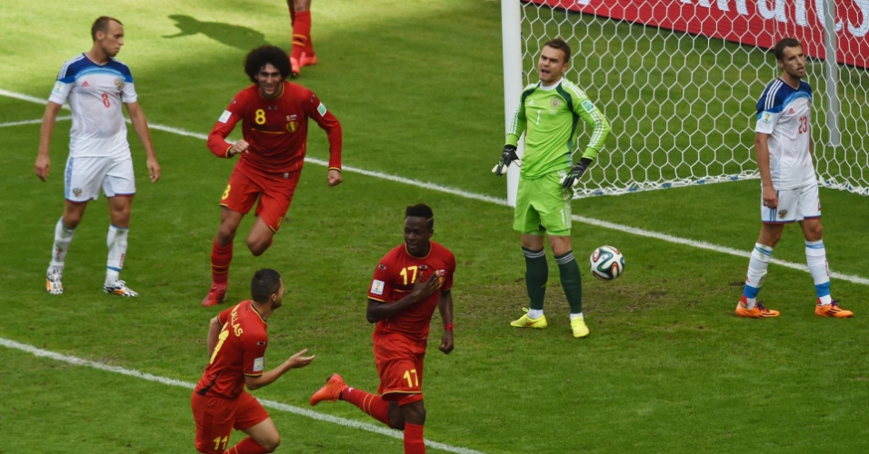 Divock Origi comemora após marcar o gol da vitória da Bélgica sobre a Rússia no Maracanã