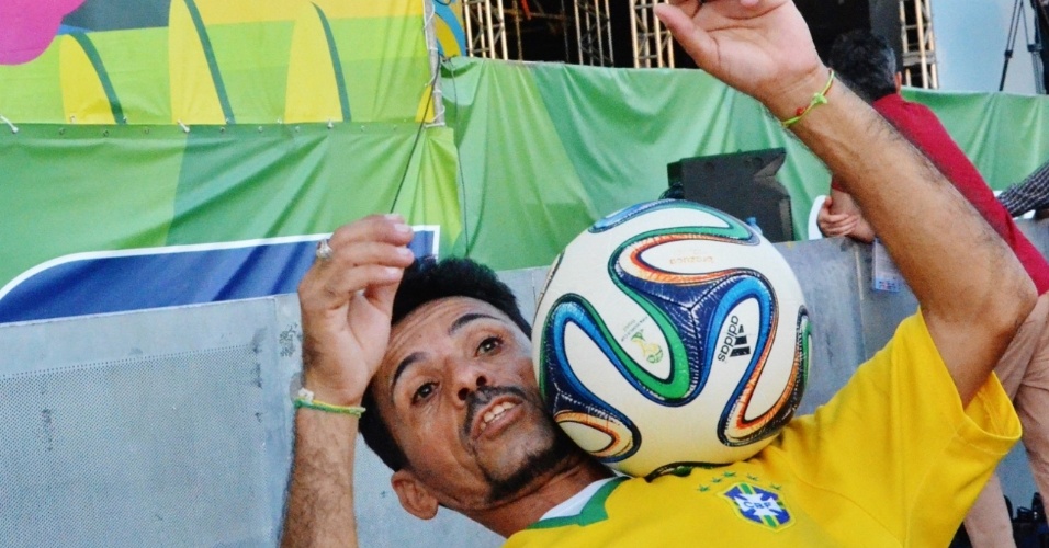 Manuel das Embaixadinhas quer se apresentar na frente do Maracanã na final da Copa