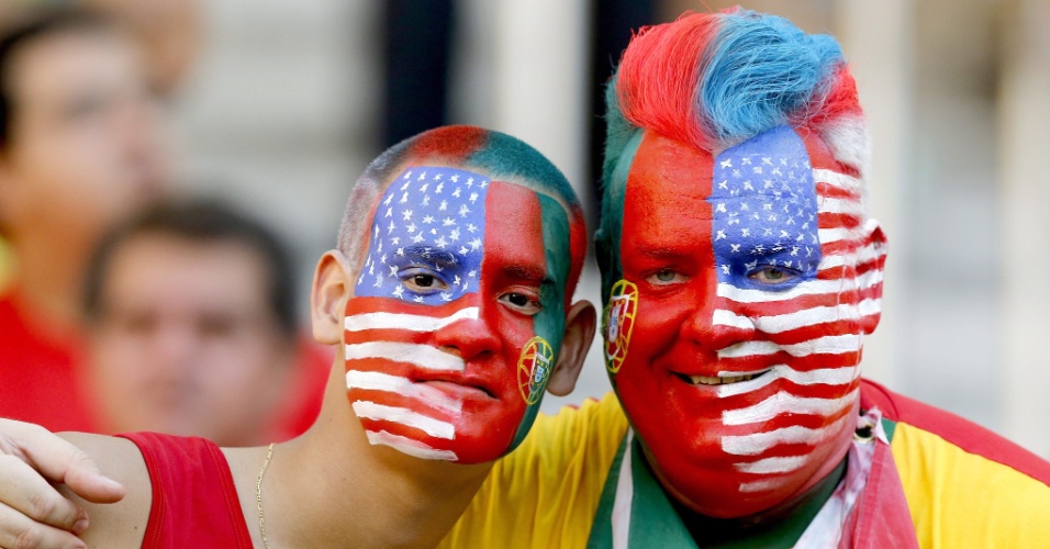 Torcedores pintam o rosto com as cores de Portugal e Estados Unidos, seleções que se enfrentam na Arena Amazônia
