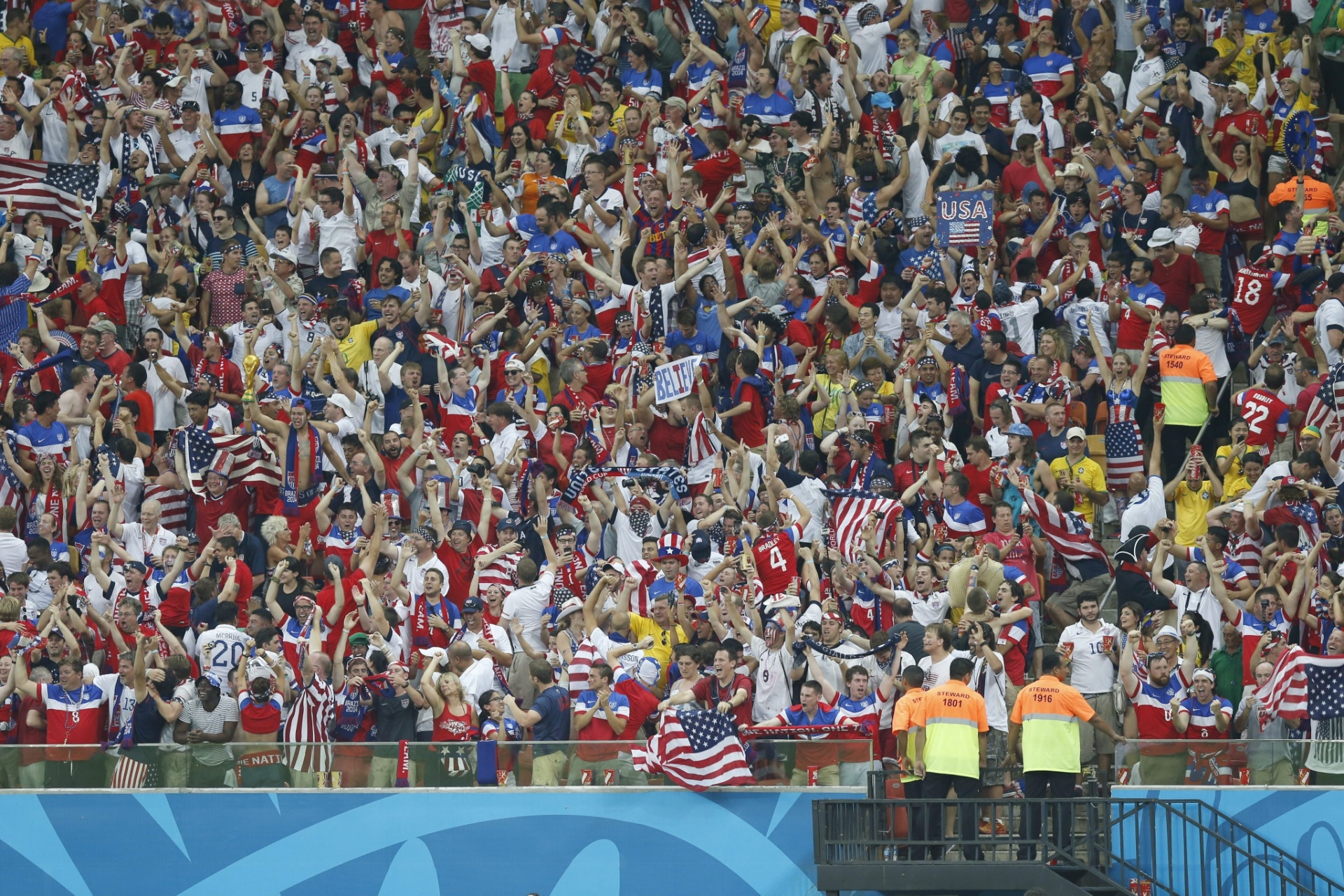Torcida dos Estados Unidos faz a festa na Arena Amazônia - undefined