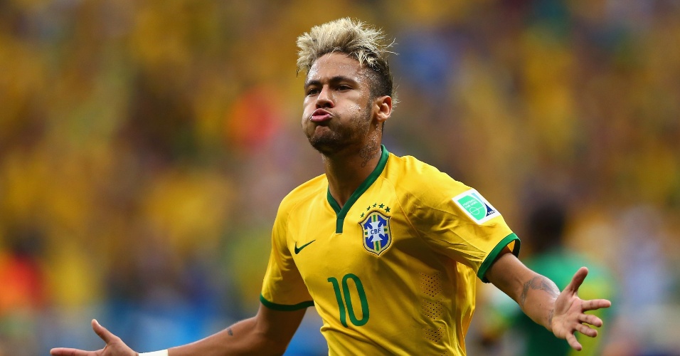 23.jun.2014 - Neymar marca novamente e faz o segundo do Brasil contra Camarões no estádio Mané Garrincha