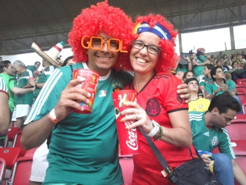 Torcedores fazem festa antes do jogo entre México e Croácia, na Arena Pernambuco