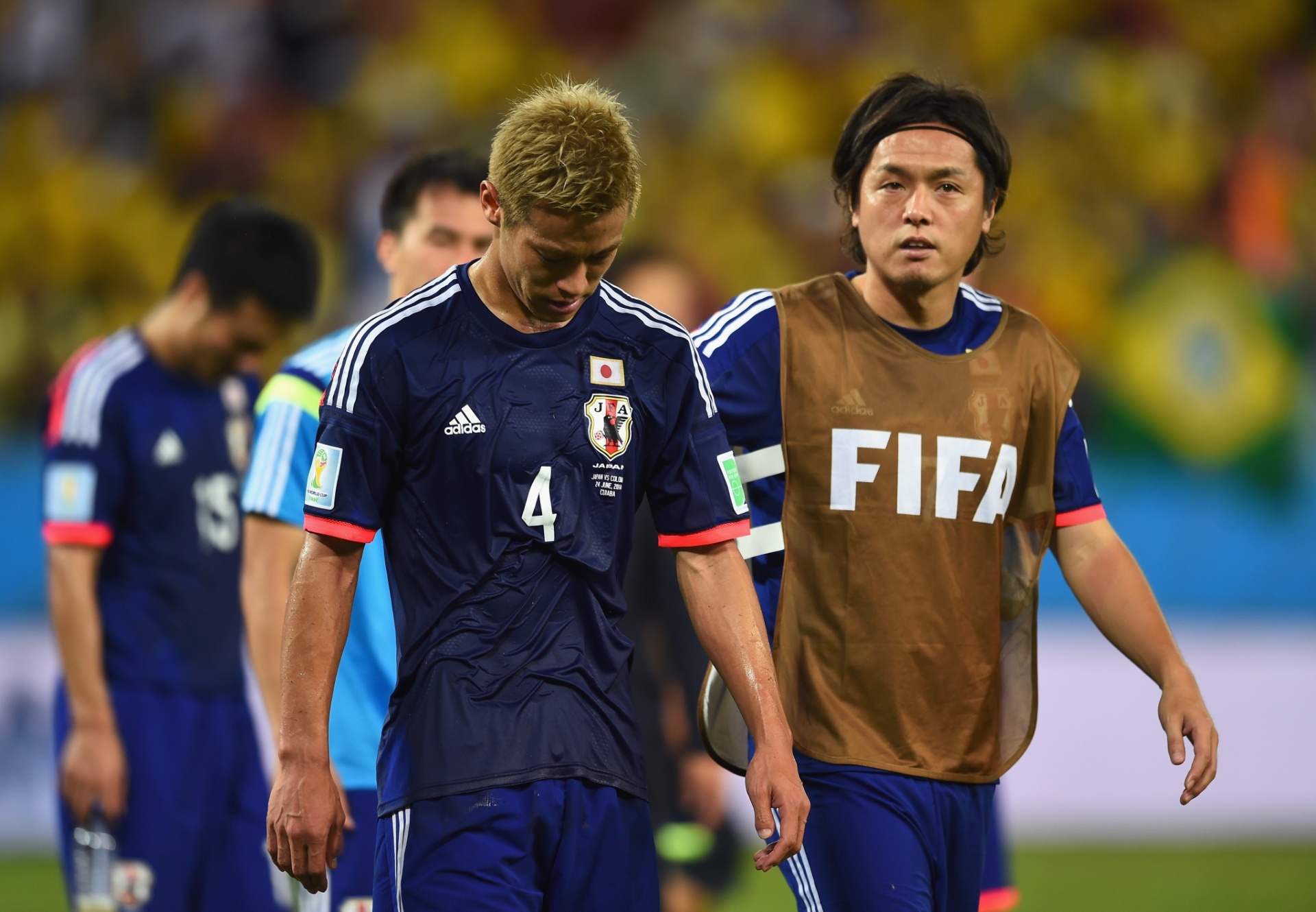 24.jun.2014 - Cabisbaixo, japonês Keisuke Honda deixa o gramado da Arena Pantanal após a derrota para a Colômbia por 4 a 1 e a eliminação na Copa do Mundo - undefined