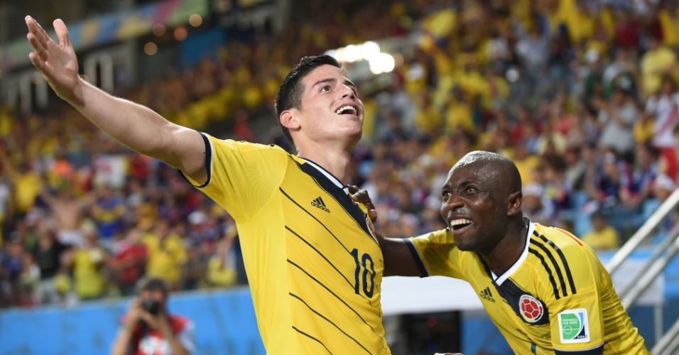 24.jun.2014 - Colombiano James Rodriguez comemora com Armero depois de marcar o quarto na vitória por 4 a 1 sobre o Japão, na Arena Pantanal