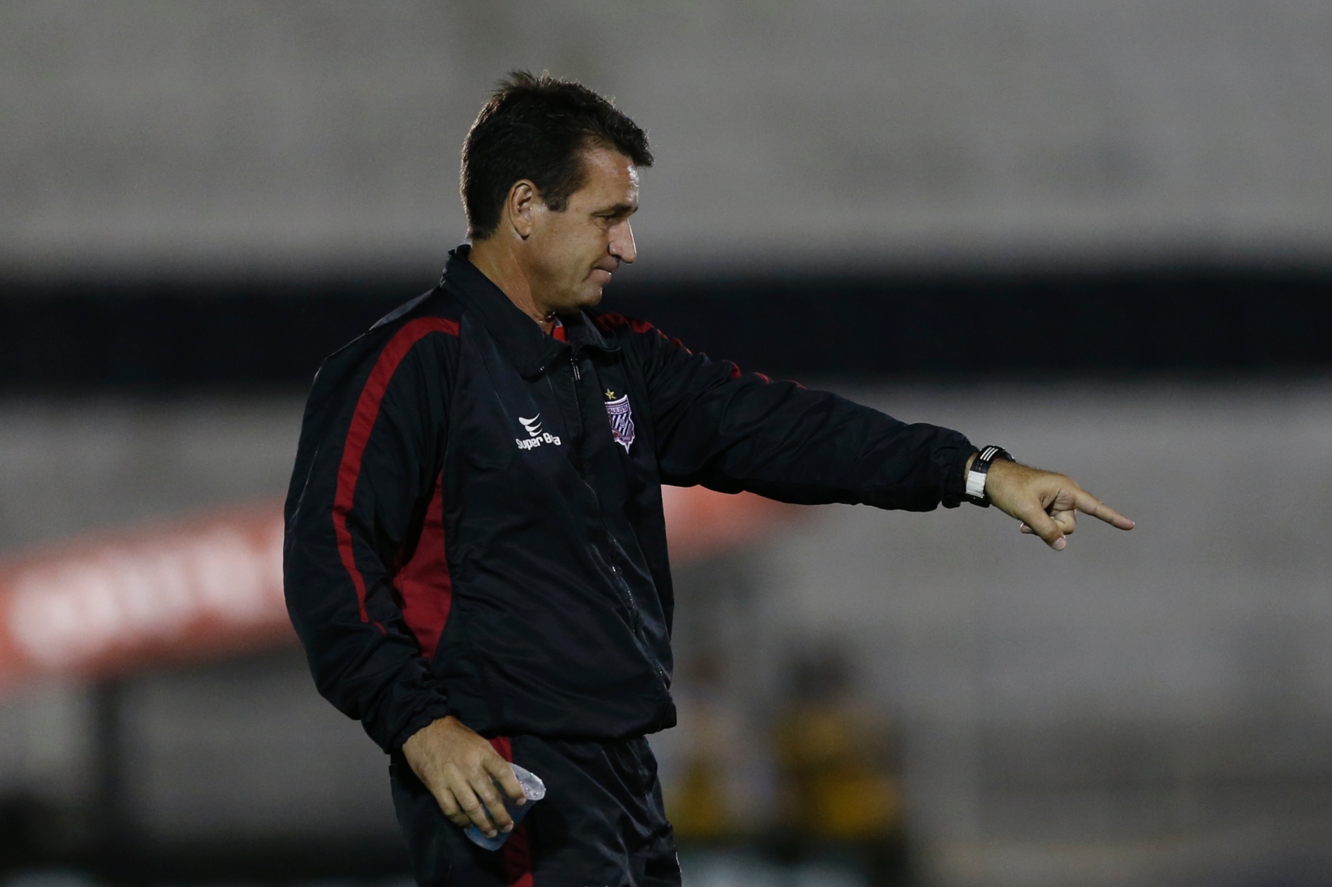 Giba orienta a equipe do Paulista em jogo contra o São Paulo em 2014 - Almeida Rocha/Folhapress