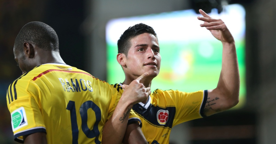James Rodríguez comemora o último gol da Colômbia na vitória por 4 a 1 sobre o Japão, na Arena Pantanal