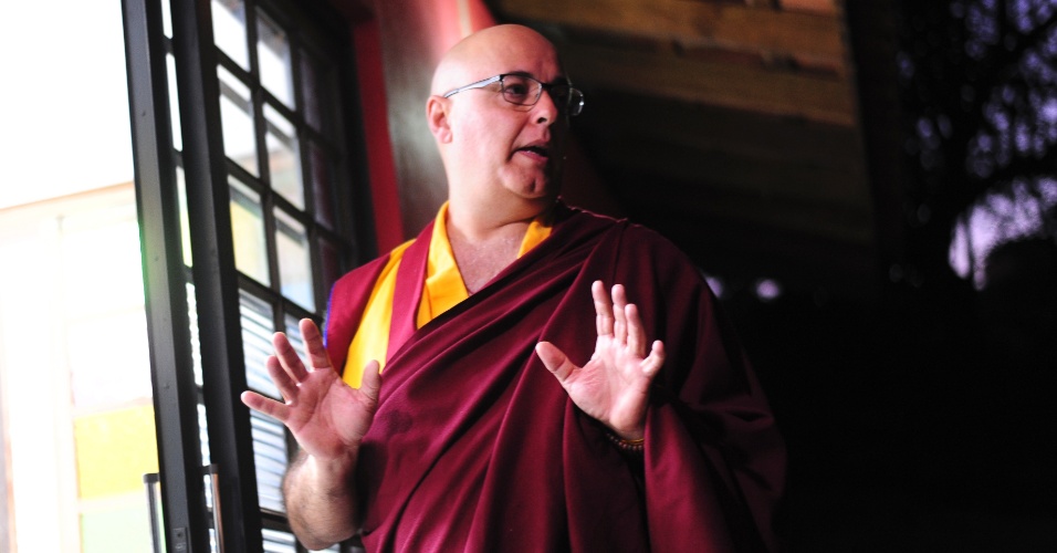 Lama Rinchen Khyenrab é o único monge da linha Sakya plenamente ordenado morando no Brasil