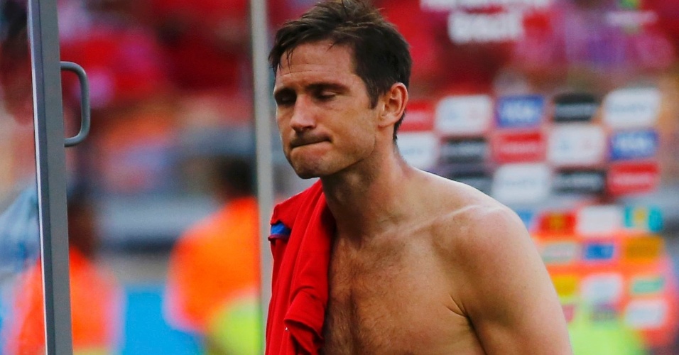 Lampard se segurou para esconder a emoção em sua provável despedida de Copa