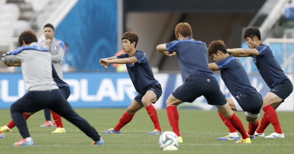 Coreia do Sul realiza treino no Itaquerão, onde se prepara para enfrentar a Bélgica nesta quinta-feira