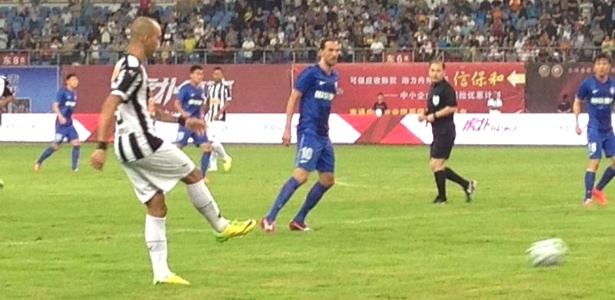 Diego Tardelli marcou o terceiro gol da vitória do Atlético-MG sobre o Jiangsu Shuntian, por 5 a 3 - Atlético-MG/Divulgação