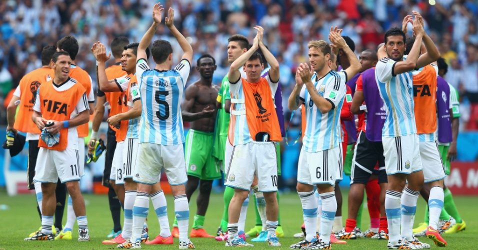 Jogadores da Argentina agredecem a apoio da grande torcida do país que compareceu ao Beira-Rio