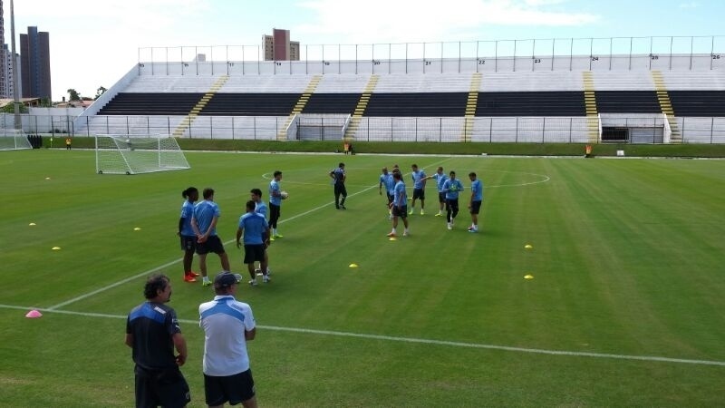Jogadores do Uruguai treinam no estádio Frasqueirão um dia depois da vitória sobre a Itália que classificou o time para as oitavas de final da Copa do Mundo