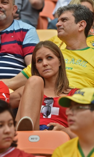 Torcedora da Suíça assiste ao jogo contra Honduras na Arena Amazônia, em Manaus