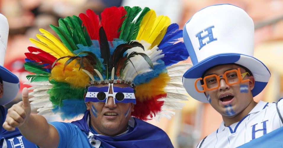 Torcedores de Honduras marcam presença na Arena Amazônia para jogo contra a Suiça