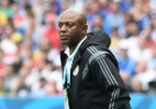 Técnico nigeriano critica árbitro após queda: "ele nos prejudicou muito" - AFP PHOTO / JEWEL SAMAD