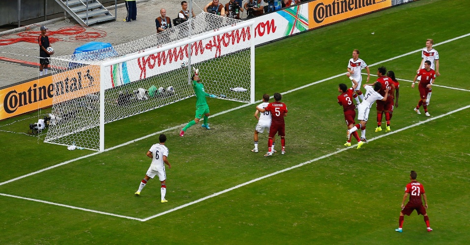 16.06.14 - Hummels marca o segundo gol da Alemanha contra Portugal