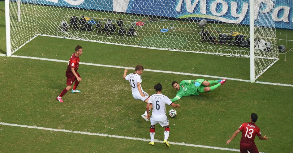 16.06.14 - Müller marca o quarto gol da Alemanha contra Portugal