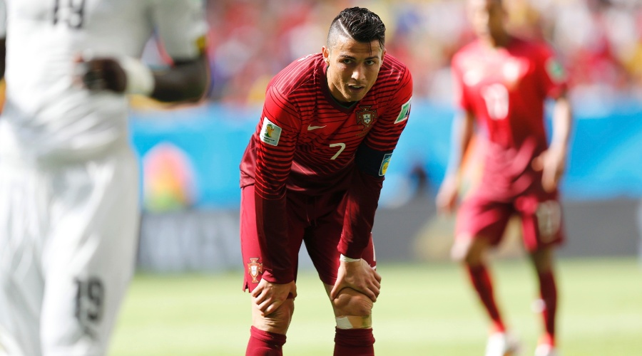 Cristiano Ronaldo faz cara de desolado após o Gana empatar o placar com Portugal no Mané Garrincha; apesar da vitória, o melhor do mundo viu seu time ser eliminado da Copa