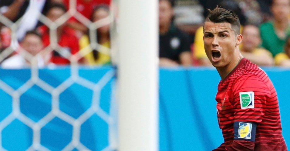 Cristiano Ronaldo lamenta chance de gol perdida durante o decisivo duelo de Portugal contra Gana