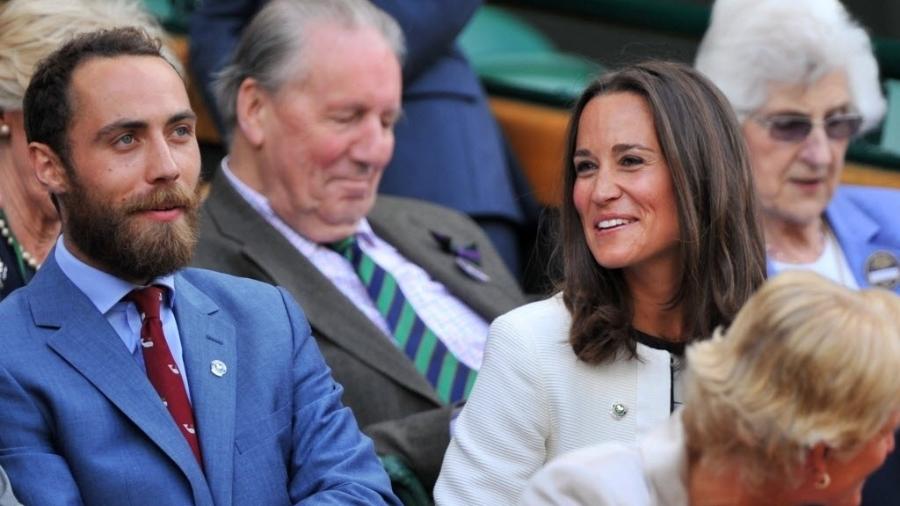 James Middleton e Pippa Middleton, irmãos de Kate Middleton, durante a partida de Rafael Nadal em Wimbledon - AFP/GLYN KIRK