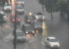 Chuva alaga principais avenidas do Recife e dificulta acesso de torcedores - Carlos Madeiro/UOL