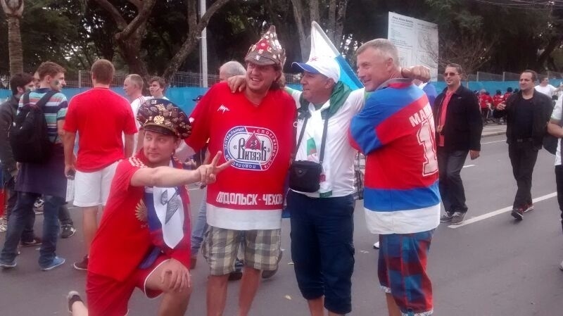 Russos e argelinos mostram bom humor antes de jogo entre as duas seleções pelo grupo H da Copa do Mundo