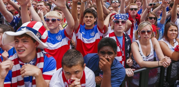 Torcedores americanos em parque de Chicago, para assistir jogo da seleção na Copa-2014