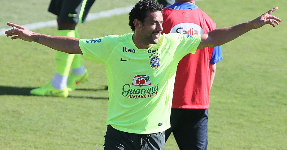 27.jun.2014 - Fred comemora durante 'rachão' da seleção brasileira em Belo Horizonte