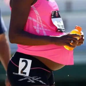 A norte-americana Alysia Montano virou notícia no mundo após correr prova dos 800m mesmo estando grávida de 34 semanas - Ezra Shaw/Getty Images/AFP