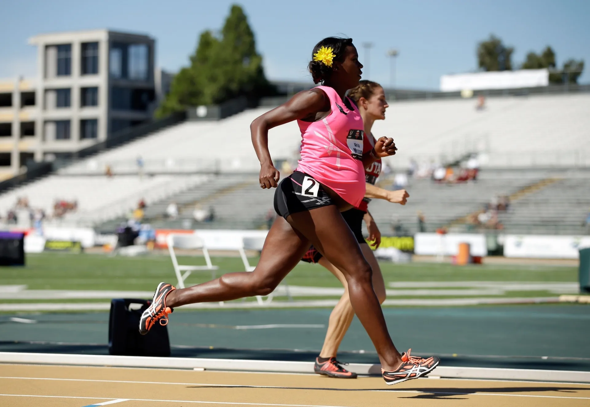 A norte-americana Alysia Montano virou notícia no mundo após correr prova dos 800m mesmo estando grávida de 34 semanas - Ezra Shaw/Getty Images/AFP