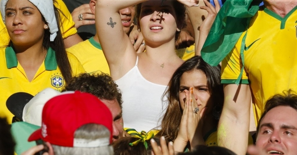 Bruna Marquezine fica apreensiva em duelo entre Brasil e Chile pelas oitavas