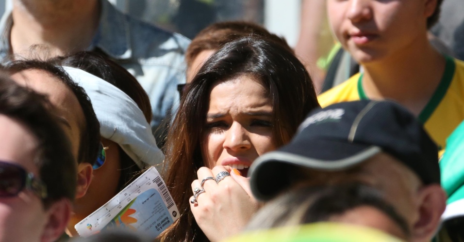 Bruna Marquezine sofre com a partida entre Brasil e Chile pelas oitavas da Copa