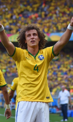 David Luiz chora ao comemorar o primeiro gol do Brasil contra o Chile, no Mineirão