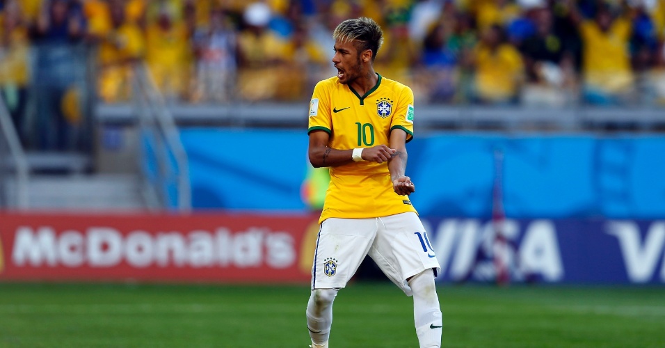 Neymar comemora o seu pênalti convertido, o último cobrado pelo Brasil na vitória dramática contra o Chile