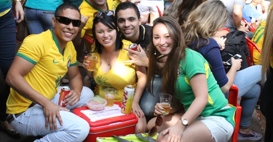 Vila Madalena em dia de Brasil contra Chile nas oitavas de final atrai frequentadores mais interessados na festa que no jogo