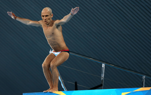 Robben e sua mania de mergulhar dentro da área
