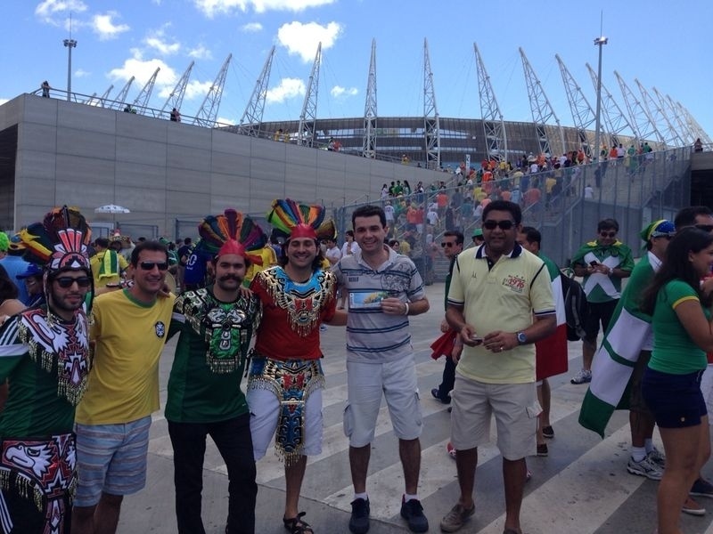 Torcedores mexicanos chegam ao Castelão, em Fortaleza, para jogo contra a Holanda