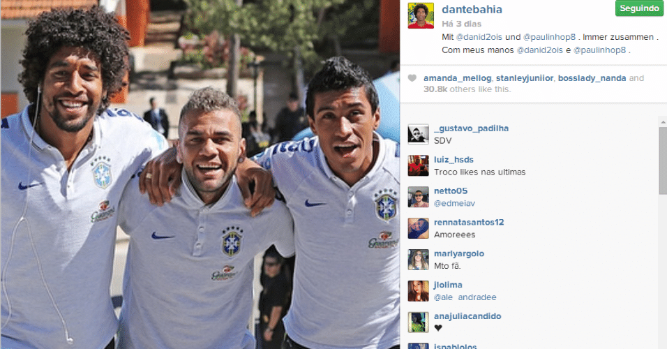 27.jun.2014 - Dante posta foto com Daniel Alves e Paulinho