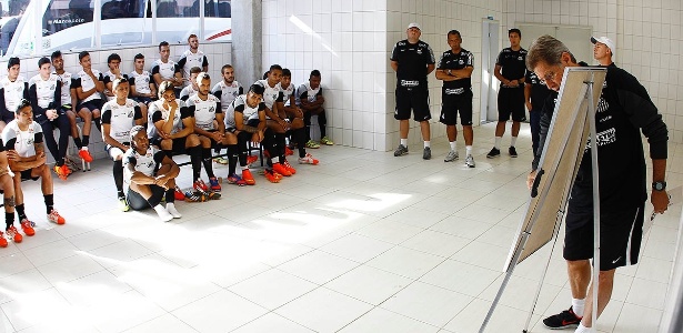 Santos começa a treinar em dois períodos a partir desta terça-feira, visando o retorno do Brasileirão - Divulgação/Santos FC