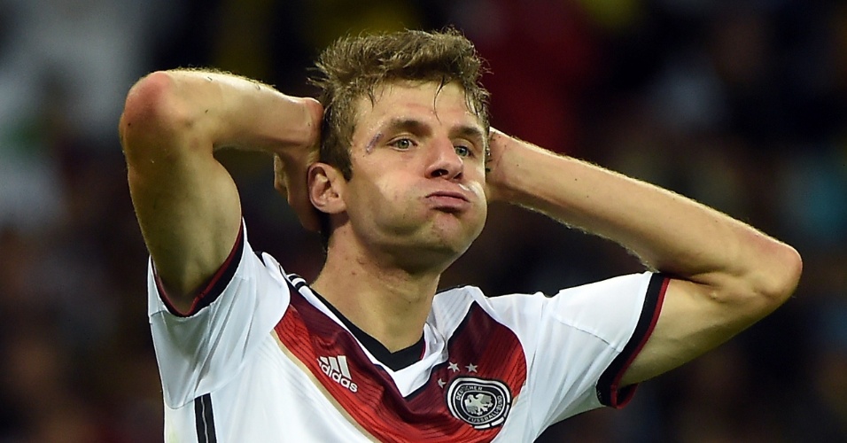 Thomas Müller não marcou contra a Argélia, mas viu a seleção alemã vencer por 2 a 1 na prorrogação e garantir vaga nas quartas de final da Copa
