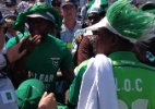 Torcedores nigerianos sem ingresso causam confusão na entrada de estádio - Aiuri Rebello/UOL