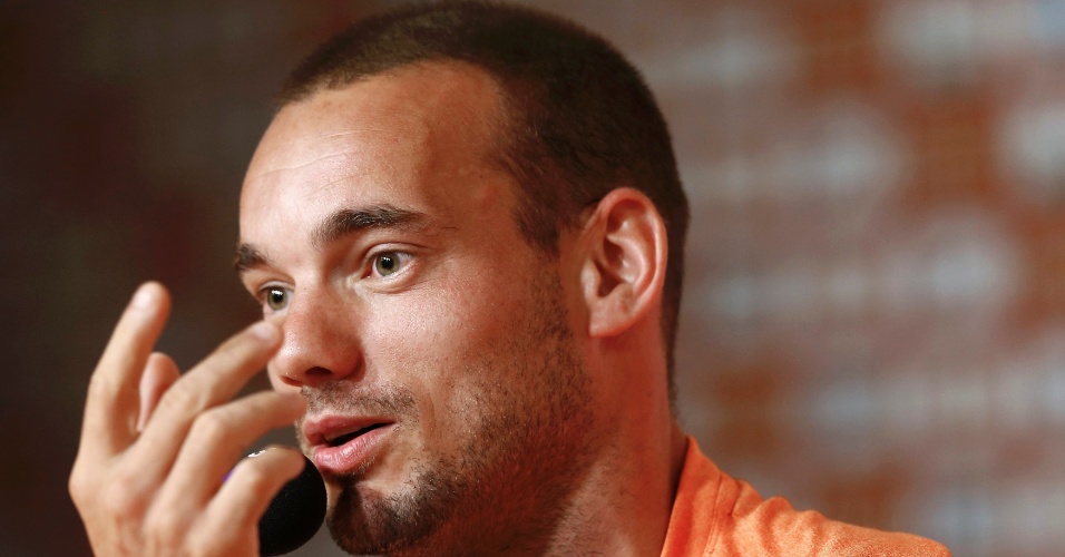 Wesley Sneijder concede entrevista coletiva após treino da Holanda, no Rio de Janeiro