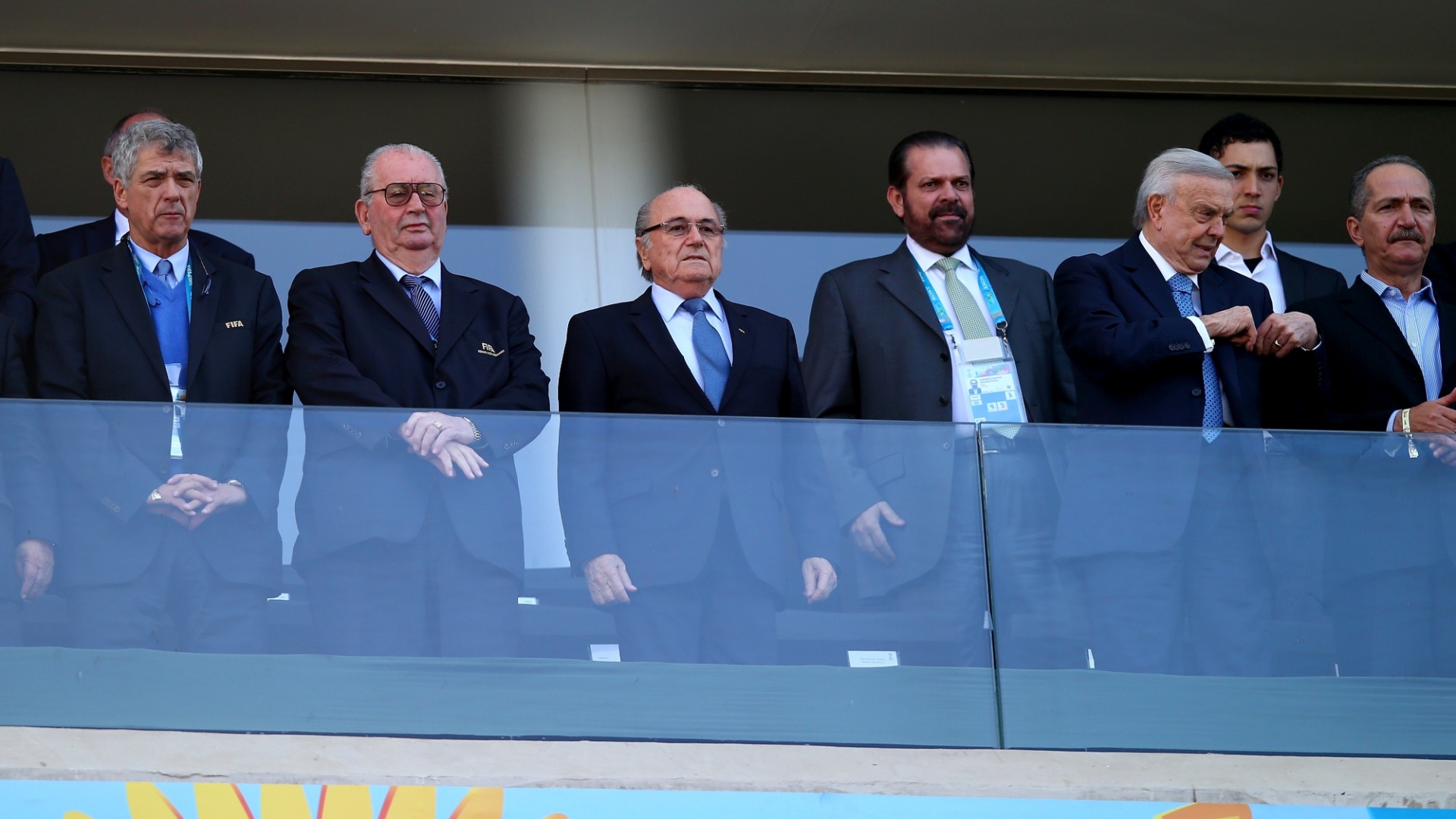 01.jul.2014 - Presidente da Fifa, Joseph Blatter (terceiro da esquerda para a direita) vai ao Itaquerão ver a partida entre Argentina e Suíça