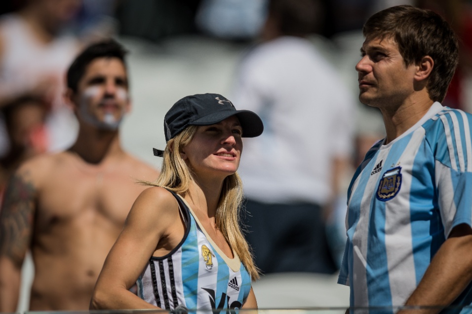 Torcedores argentinos chegam ao Itaquerão para o jogo contra a Suíça