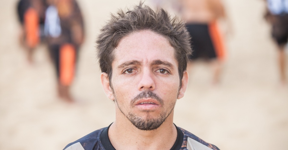 Integrante do time de futebol Gigantes do Cangaço, composto só por anões, que se apresenta nas areias da praia de Iracema, em Fortaleza