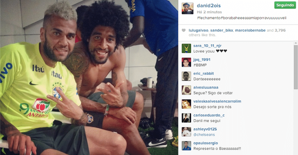 03.jul.2014 - Daniel Alves publica foto ao lado de Dante pouco antes do início do treinamento da seleção brasileira em Fortaleza