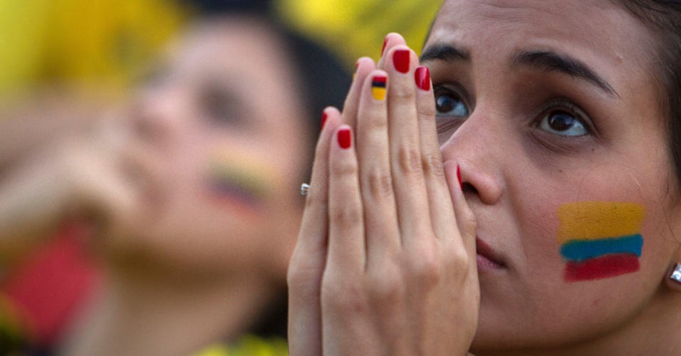 Colombiana assiste ao jogo contra o Brasil na Fan Fest de Copacabana, no Rio de Janeiro